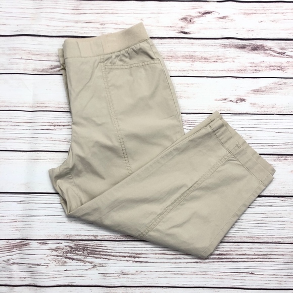 CHICOS WOMEN SHORTS KHAKI COLOR SIZE 0 - Picture 1 of 8
